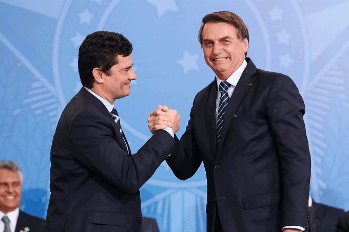 Bolsonaro exonera diretor da PF e Moro faz pronunciamento às 11h